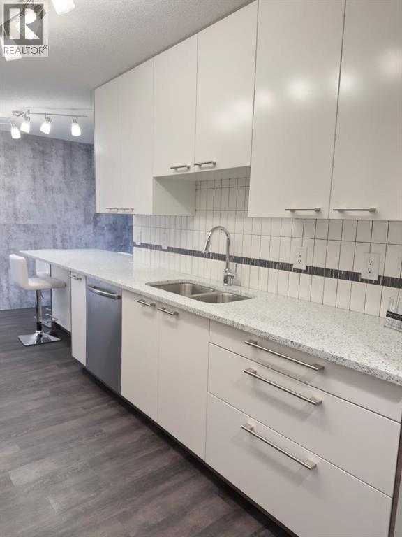 Apartment for Sale in 908, 9800 Horton Road SW|Calgary, Alberta T2V5B5 4