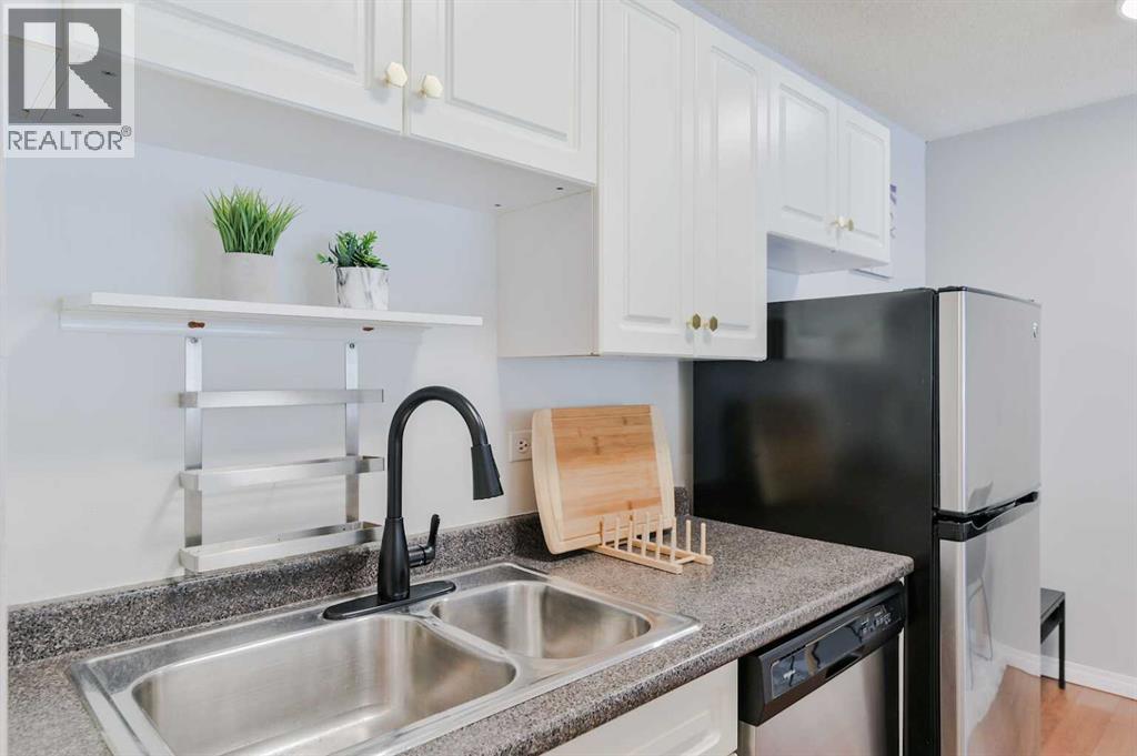 Apartment for Sale in 202, 1626 14 Avenue SW|Calgary, Alberta T3C0W5 5