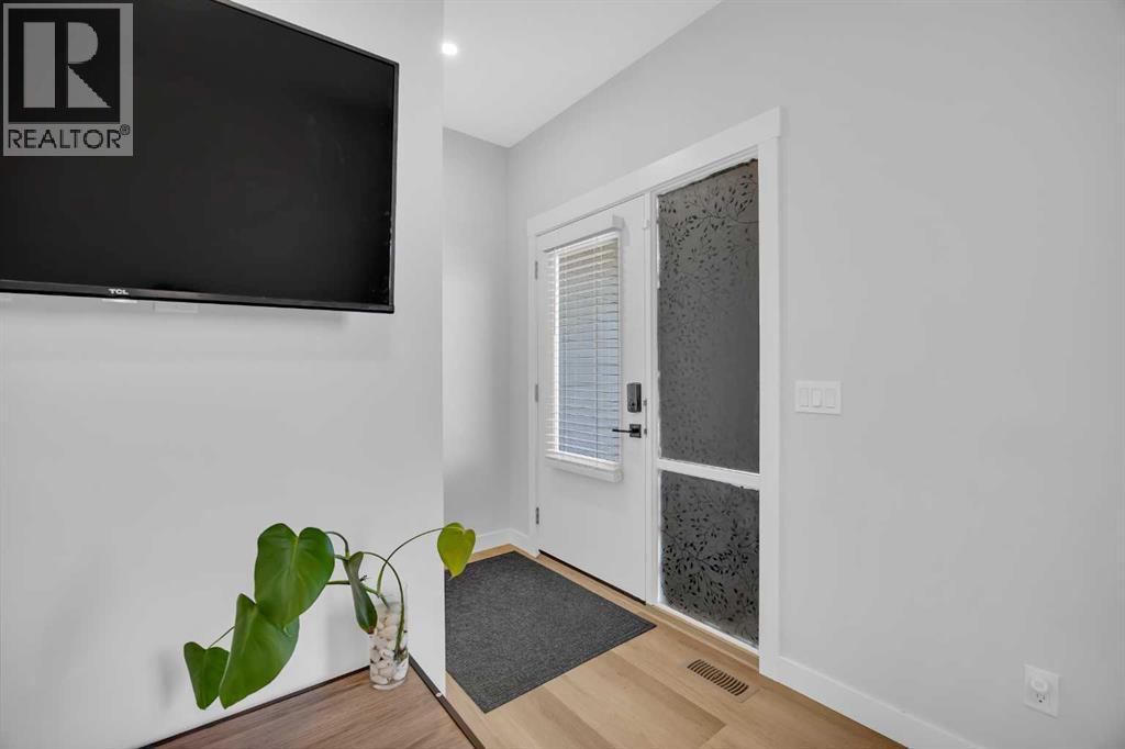 Row / Townhouse for Sale in 32 Silverton Glen Green SW|Calgary, Alberta T2X5B8 4