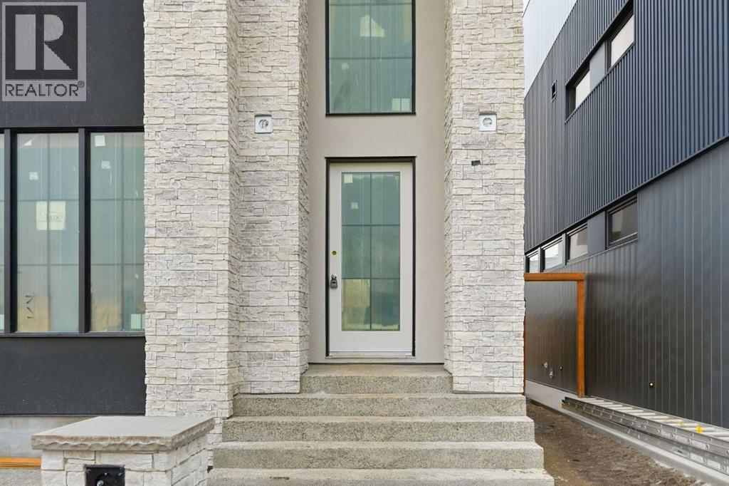 House for Sale in 2133 29 Avenue SW|Calgary, Alberta T2T1N6 2