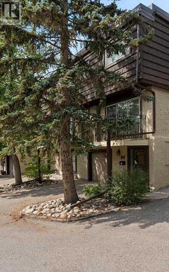 Row / Townhouse for Sale in 810, 3130 66 Avenue SW|Calgary, Alberta T3E5K3 2