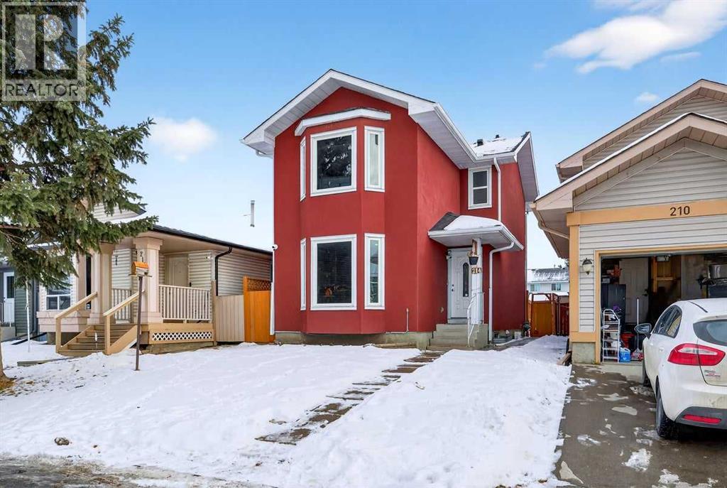 House for Sale in 214 Martinwood Place NE|Calgary, Alberta T3J3H6 4