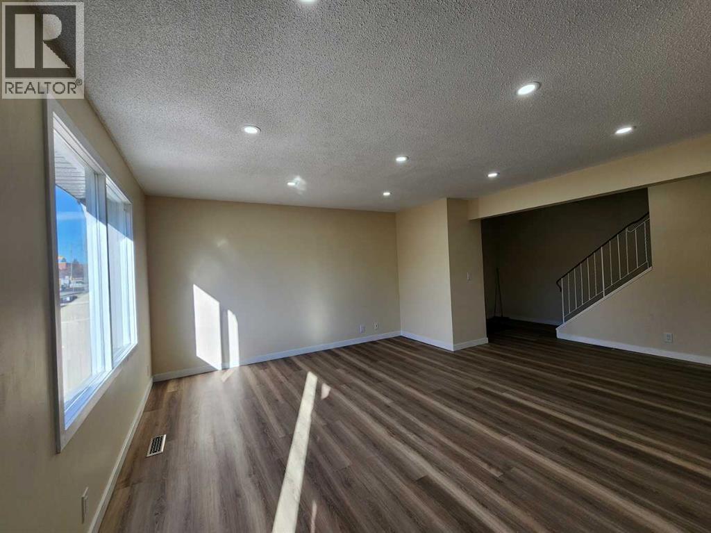 Row / Townhouse for Sale in 4, 6424 4 Street NE|Calgary, Alberta T2K5M8 5