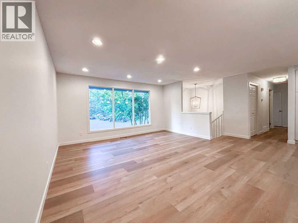 House for Sale in 12 Oakbury Place SW|Calgary, Alberta T2V4A2 5