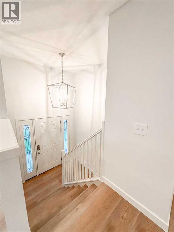 House for Sale in 12 Oakbury Place SW|Calgary, Alberta T2V4A2 3