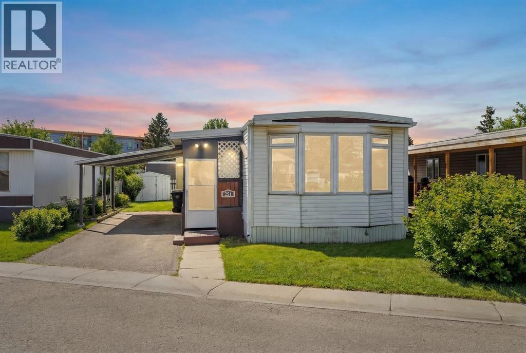 Mobile Home for Sale in 251, 3223 83 Street NW|Calgary, Alberta T3B5N5