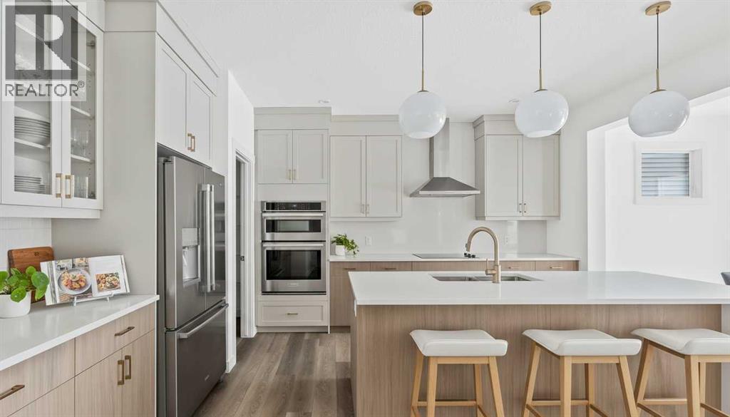 House for Sale in 438 Lucas Way NW|Calgary, Alberta T3P2E8 2