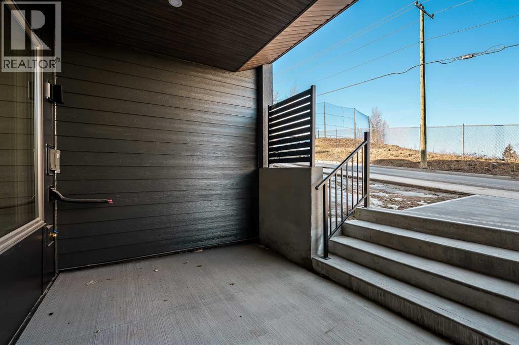 Row / Townhouse for Sale in 2527 Sovereign Crescent SW|Calgary, Alberta T3C3Y3 2