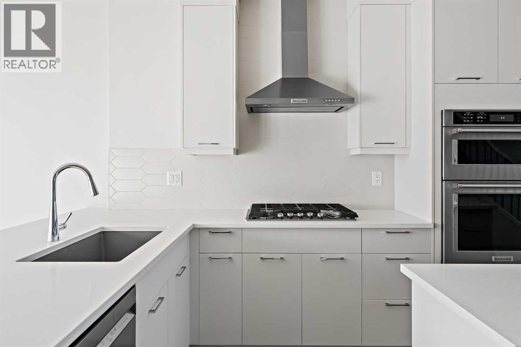 Row / Townhouse for Sale in 2527 Sovereign Crescent SW|Calgary, Alberta T3C3Y3 4