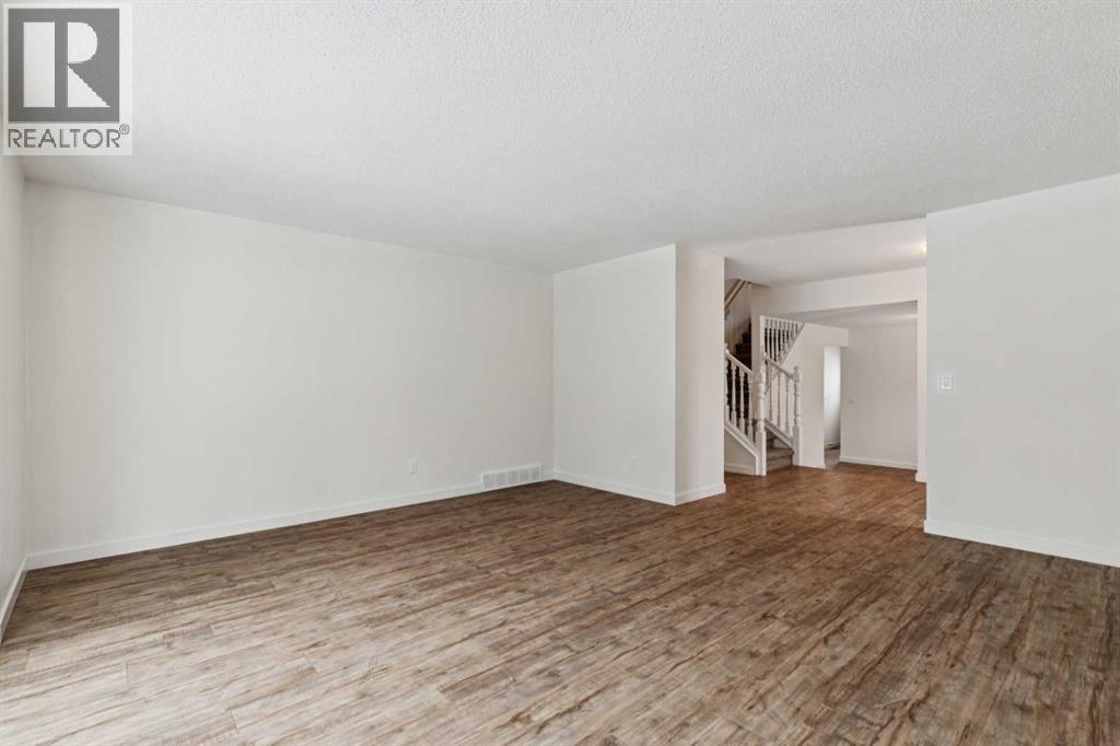 House for Sale in 220 Templeby Place NE|Calgary, Alberta T1Y5H1 5