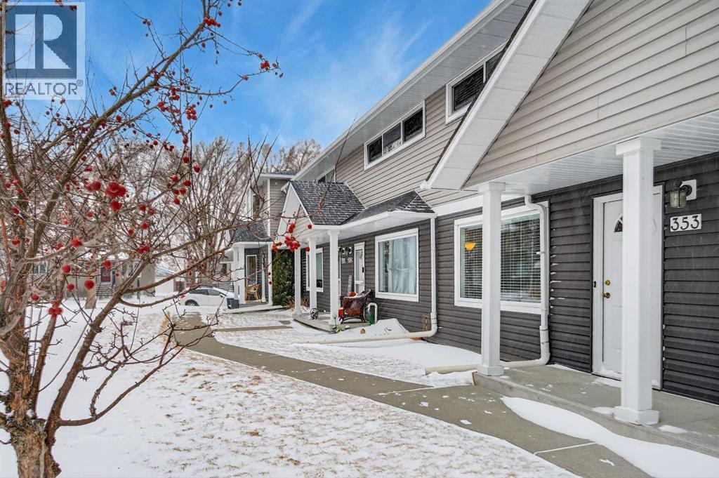 Row / Townhouse for Sale in 353 Regal Park NE|Calgary, Alberta T2E0S6 4