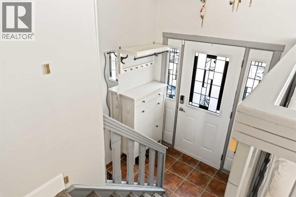 House for Sale in 5919 Temple Drive NE|Calgary, Alberta T1Y3B5 4