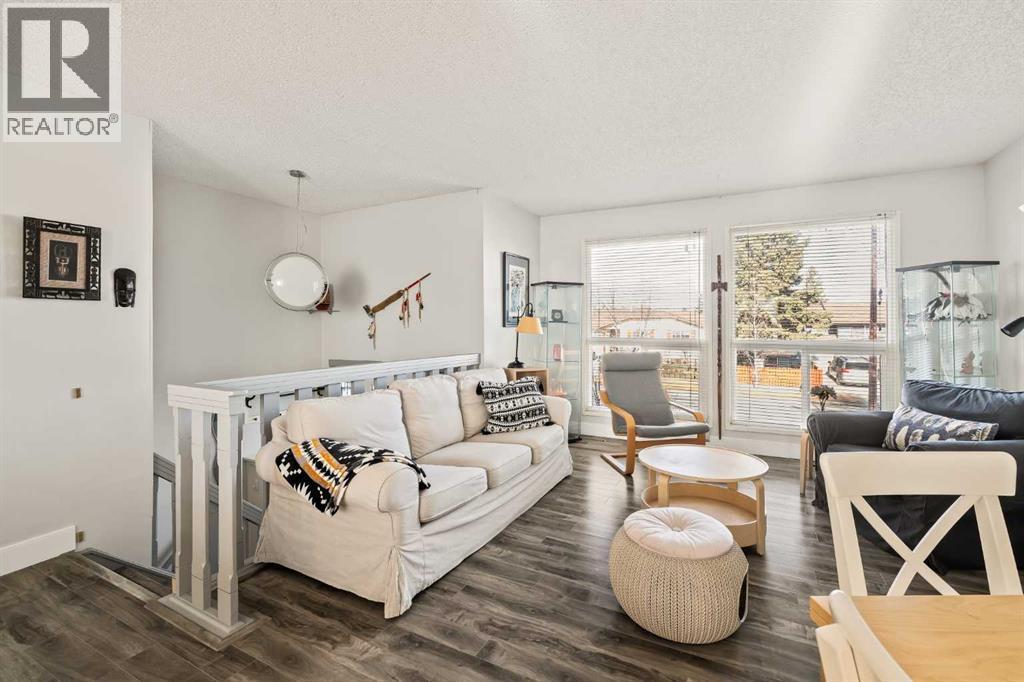 House for Sale in 5919 Temple Drive NE|Calgary, Alberta T1Y3B5 5