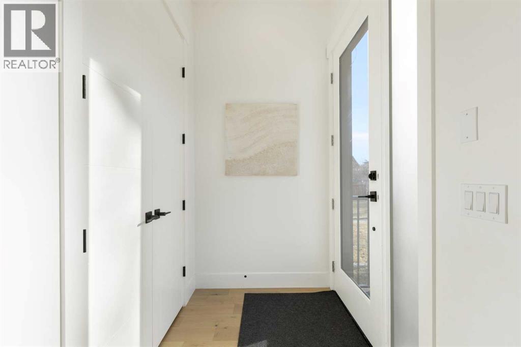 Duplex for Sale in 234 25 Avenue NE|Calgary, Alberta T2E1Y1 2