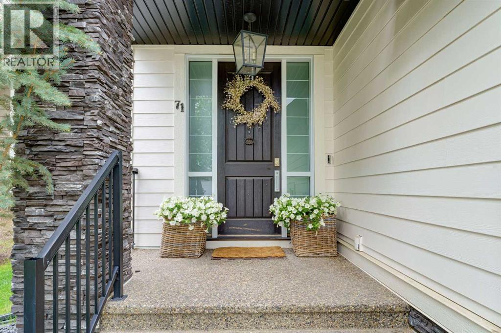 House for Sale in 71 Aspen Dale Way SW|Calgary, Alberta T3H0S1 2