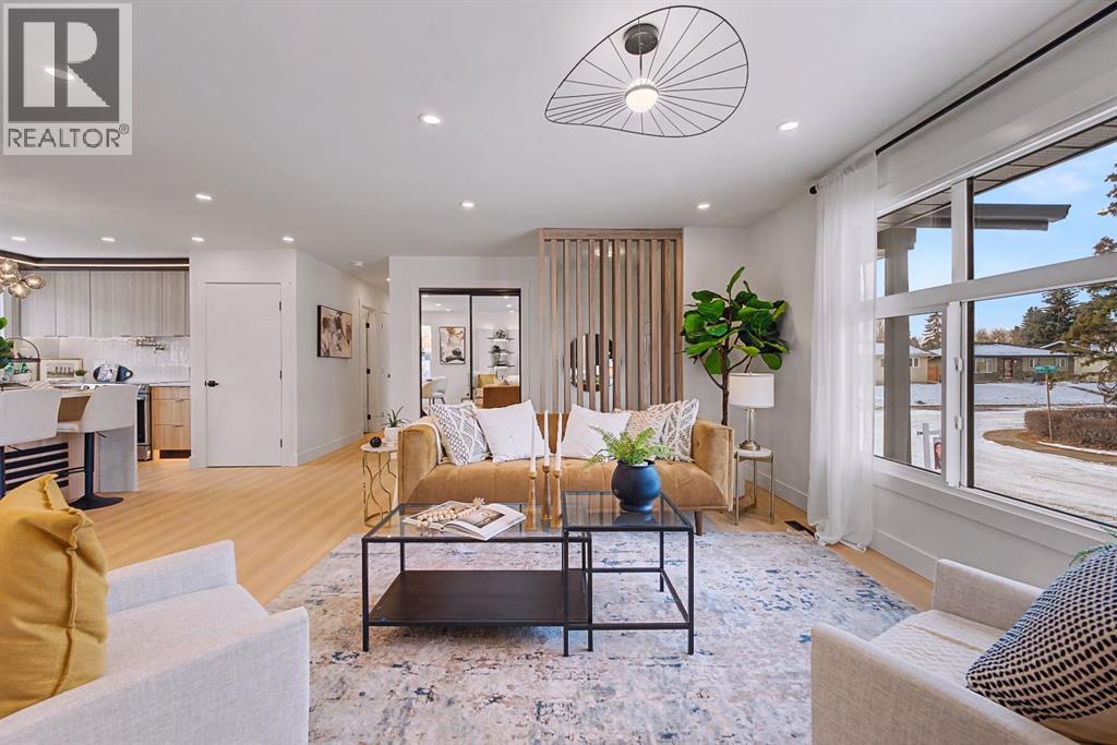 House for Sale in 204 Martell Road NE|Calgary, Alberta T2A2X1 2