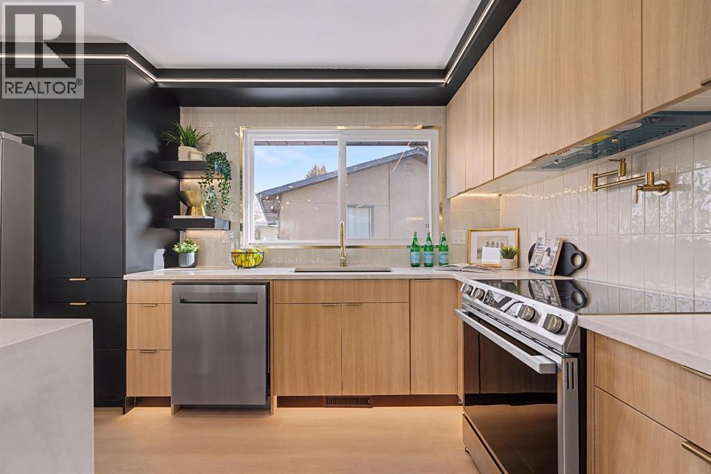 House for Sale in 204 Martell Road NE|Calgary, Alberta T2A2X1 3