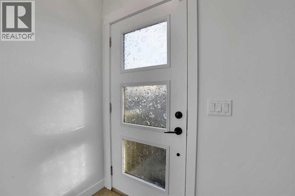 Row / Townhouse for Sale in 131 LUCAS Boulevard|Calgary, Alberta T3P1H9 2