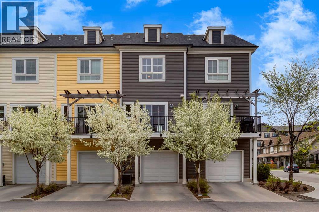 Row / Townhouse for Sale in 215 Copperpond Common SE|Calgary, Alberta T2Z1G5 4