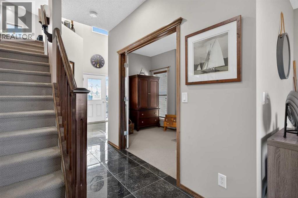 House for Sale in 57 Pantego Hill NW|Calgary, Alberta T3K0B7 4