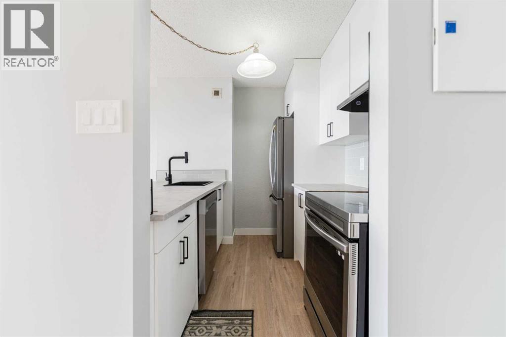 Apartment for Sale in 1509, 221 6 Avenue SE|Calgary, Alberta T2G4Z9 2