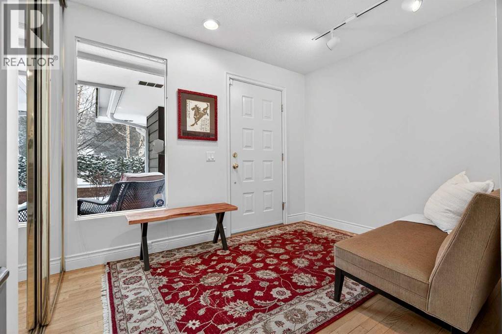 House for Sale in 6913 Leaside Drive SW|Calgary, Alberta T3E6H6 2