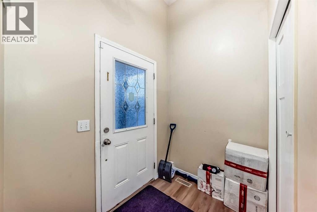 House for Sale in 10 Saddlebrook Gardens NE|Calgary, Alberta T3J5M6 5