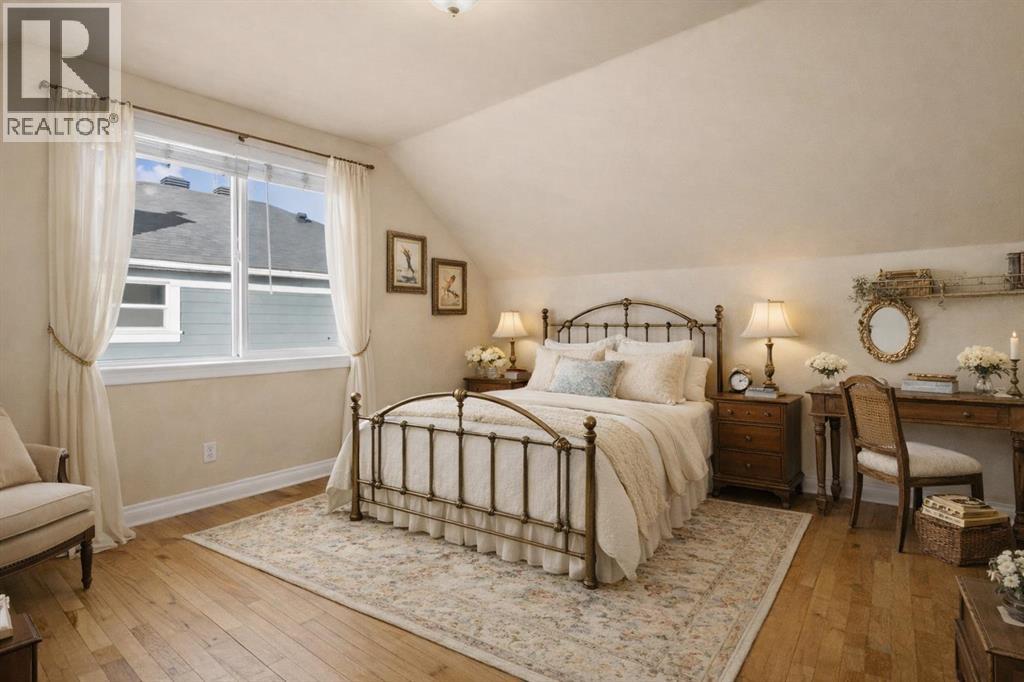 House for Sale in 4416 Quentin Court SW|Calgary, Alberta T2T6B9 3