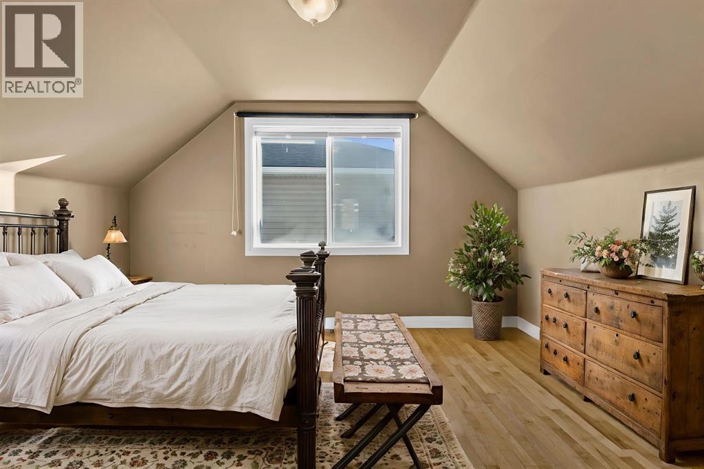 House for Sale in 4416 Quentin Court SW|Calgary, Alberta T2T6B9 4