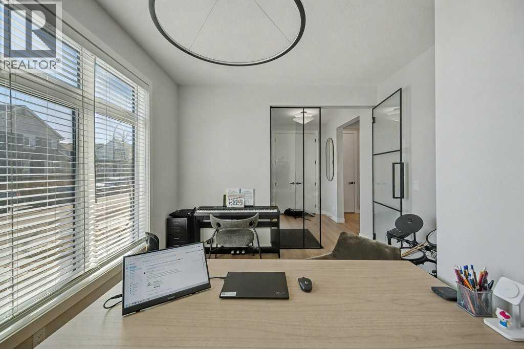 House for Sale in 123 Treeline View SW|Calgary, Alberta T2Y0V4 2