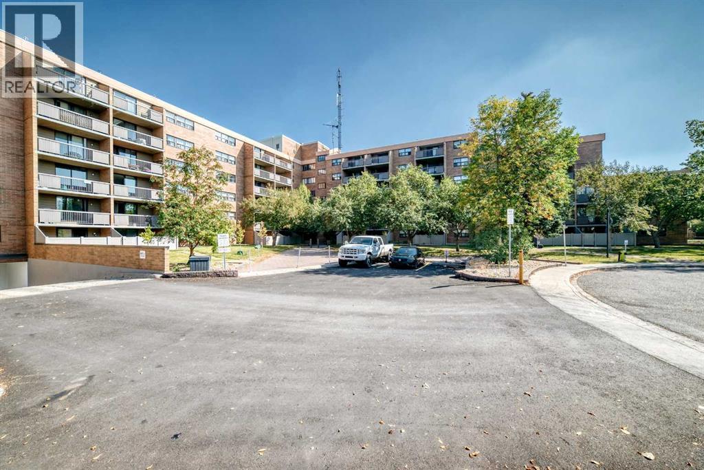 Apartment for Sale in 623, 30 Mchugh Court NE|Calgary, Alberta T2E7X3 2