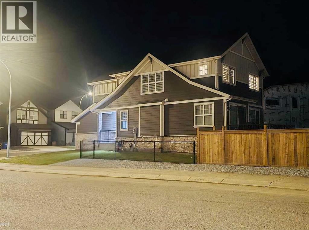 House for Sale in 158 Magnolia Path SE|Calgary, Alberta T3M3X9 2