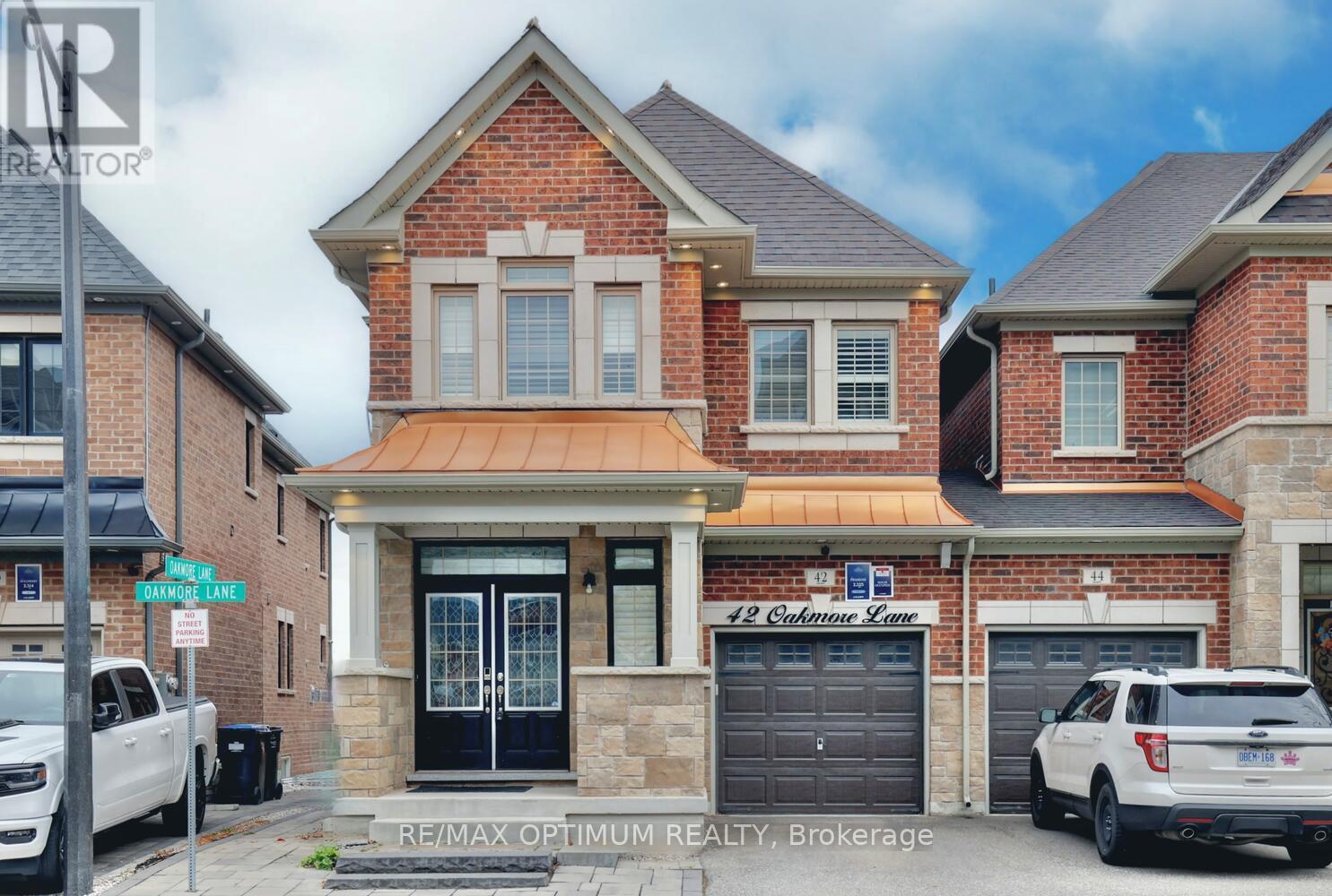 Row / Townhouse for Sale in 42 OAKMORE LANE|Brampton (Bram West), Ontario L6Y6H5