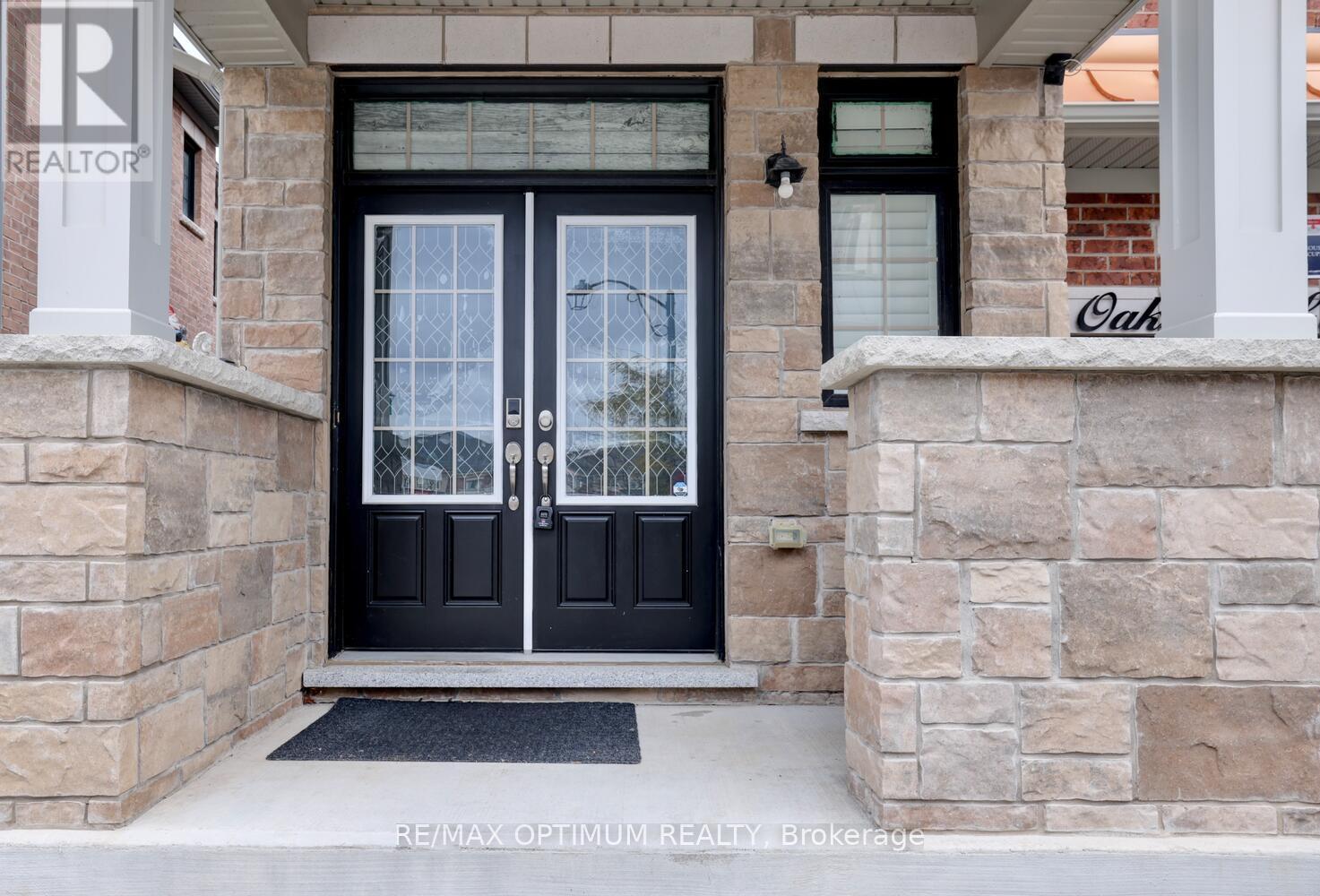 Row / Townhouse for Sale in 42 OAKMORE LANE|Brampton (Bram West), Ontario L6Y6H5 3