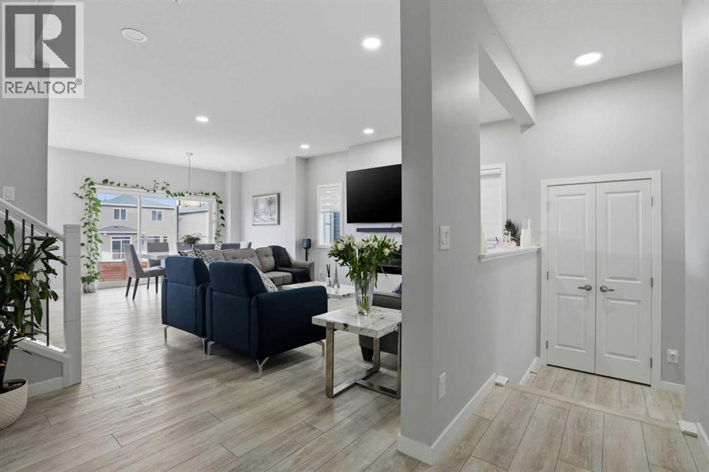 House for Sale in 276 Calhoun Crescent NE|Calgary, Alberta T3P2E9 4