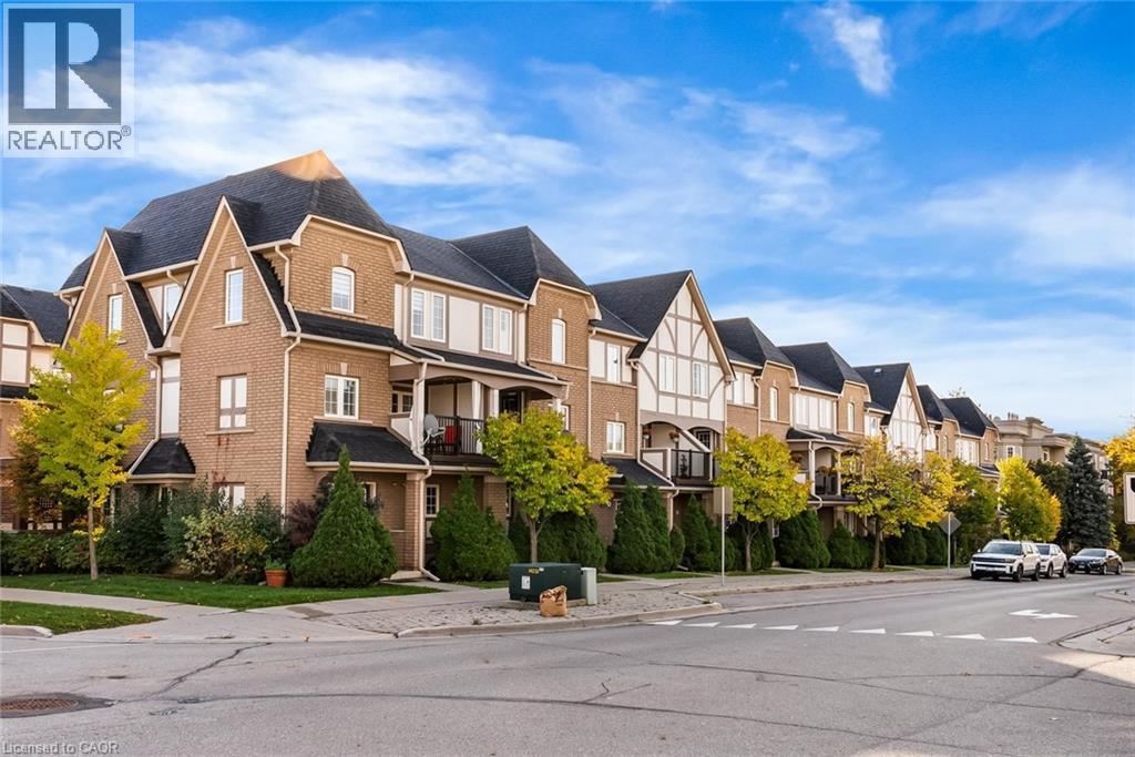 Row / Townhouse for Sale in 2321 PARKHAVEN Boulevard Unit# 7|Oakville, Ontario L6H7S3 2