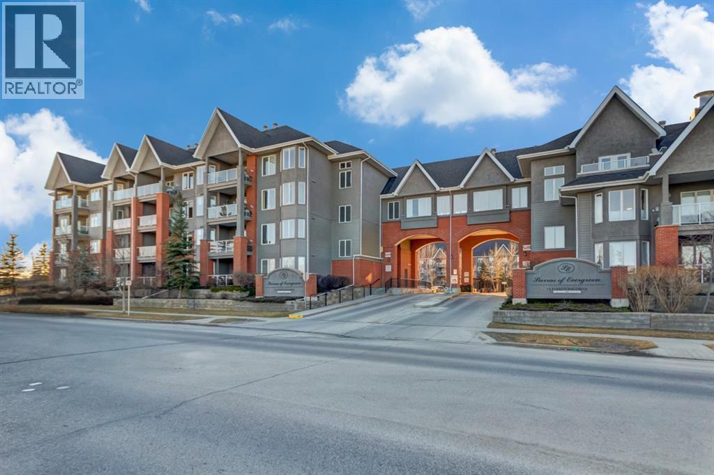 Apartment for Sale in 413, 15 Everstone Drive SW|Calgary, Alberta T2Y5B5