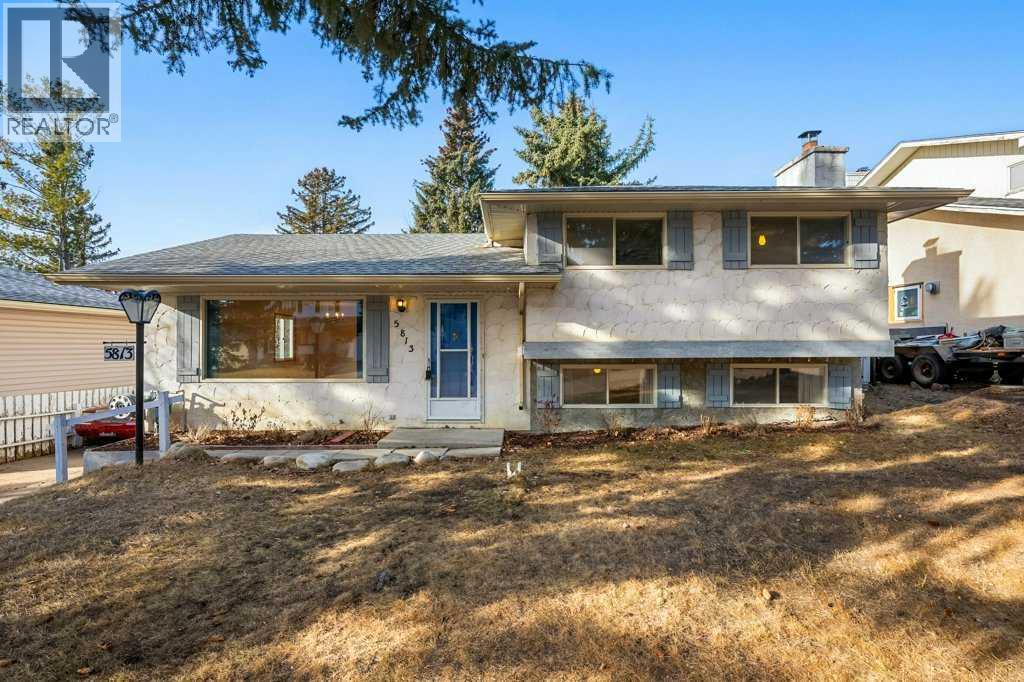 House for Sale in 5813 Dalcastle Crescent NW|Calgary, Alberta T3A1R7