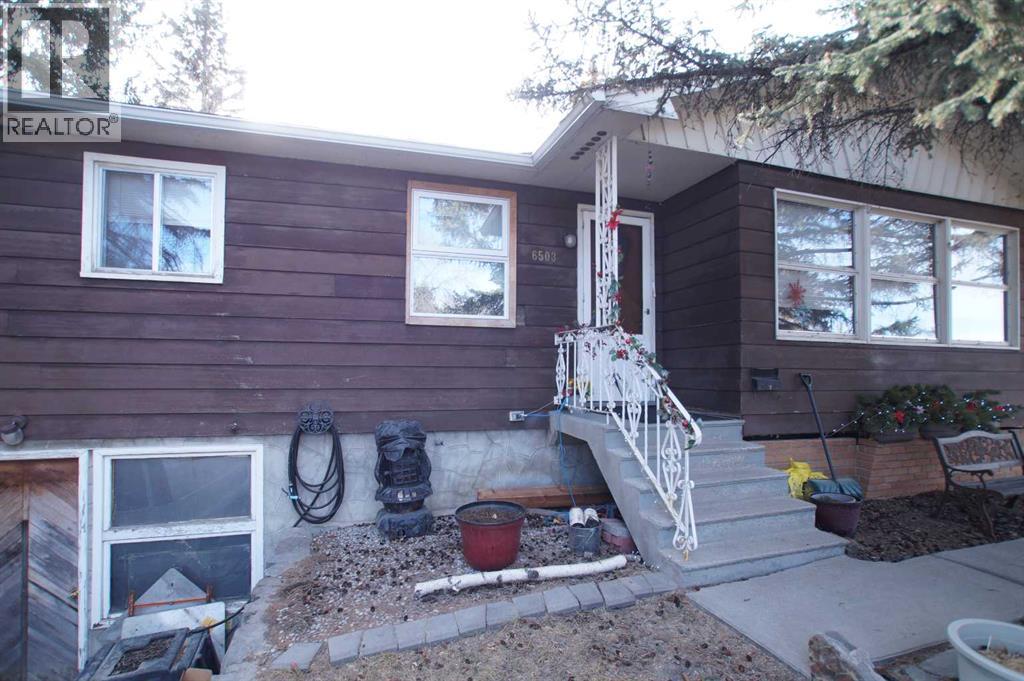 House for Sale in 6503 33 Avenue NW|Calgary, Alberta T3B1K9 2