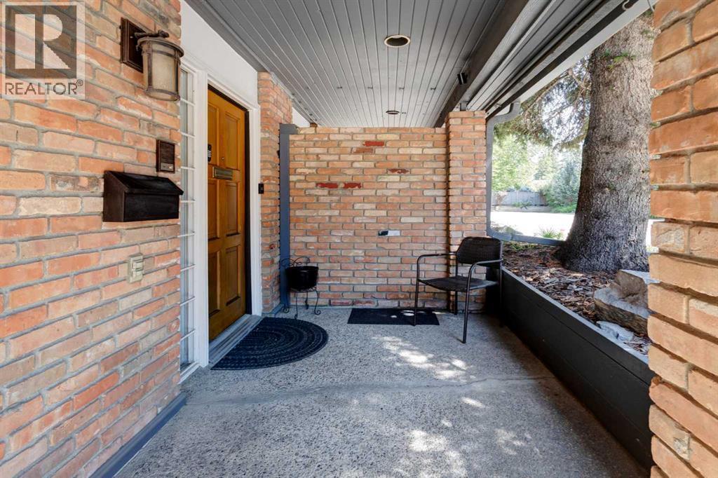 Row / Townhouse for Sale in 212, 4037 42 Street NW|Calgary, Alberta T3A2M9 2