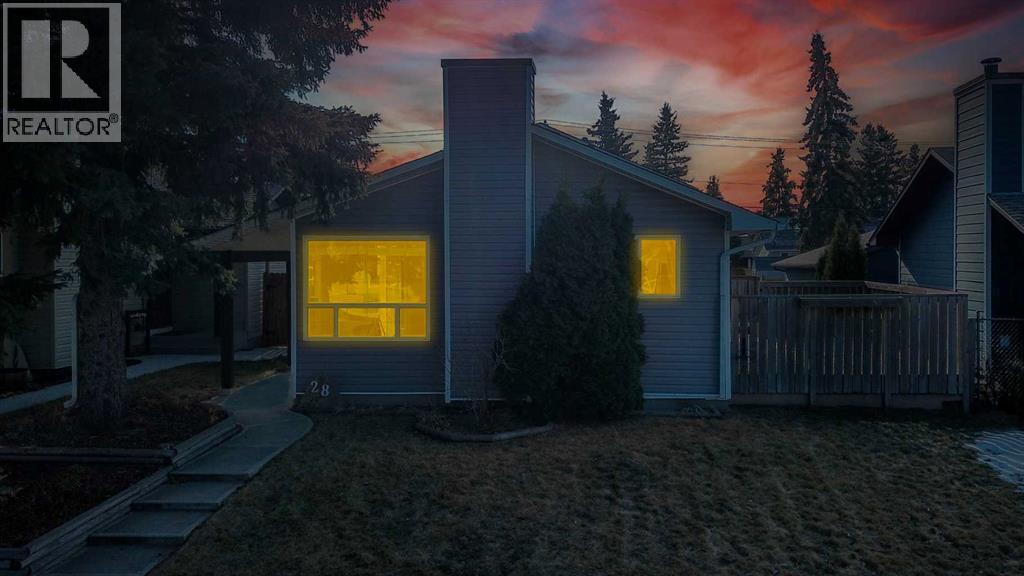 House for Sale in 28 Castleridge Crescent NE|Calgary, Alberta T3J1N7 3