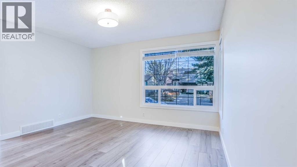 House for Sale in 28 Castleridge Crescent NE|Calgary, Alberta T3J1N7 5