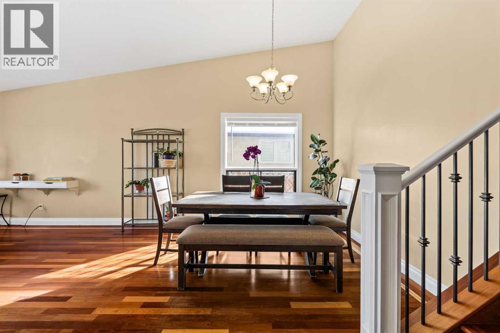 House for Sale in 1343 Berkley Drive NW|Calgary, Alberta T3K1T4 3