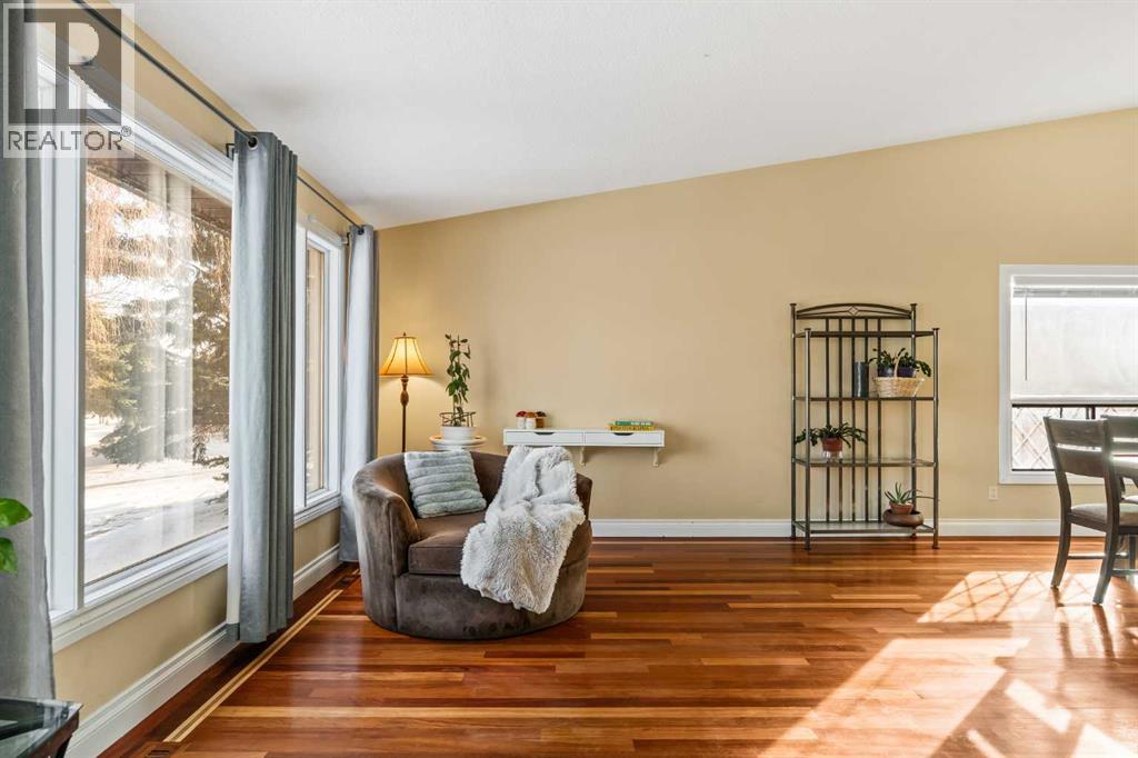 House for Sale in 1343 Berkley Drive NW|Calgary, Alberta T3K1T4