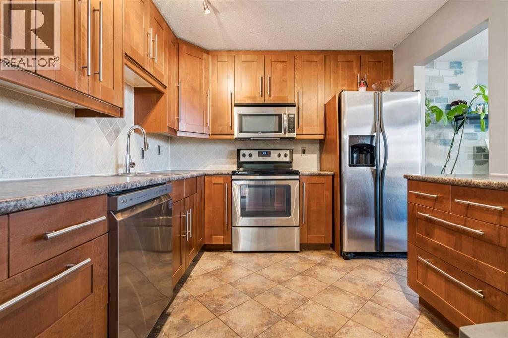 Duplex for Sale in 70 Midridge Gardens SE|Calgary, Alberta T2X1C3