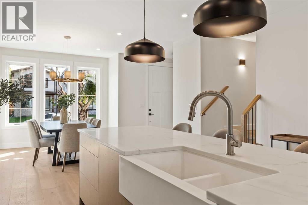 Duplex for Sale in 2015 34 Street SW|Calgary, Alberta T3E2V9 4