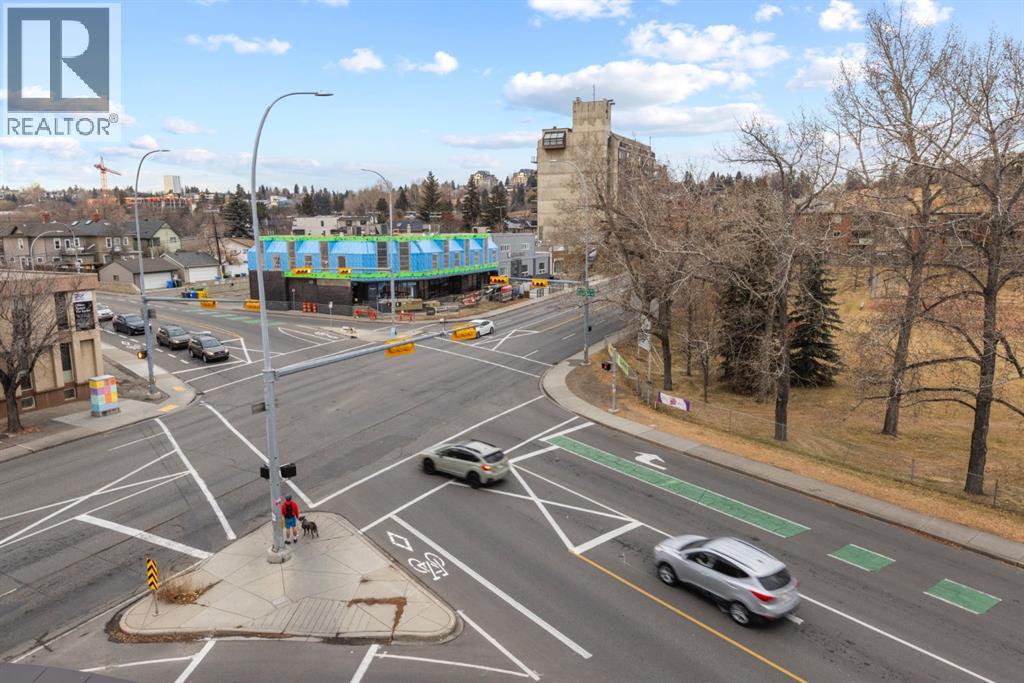 Apartment for Sale in 402, 476 14 Street NW|Calgary, Alberta T2N1Z7 2