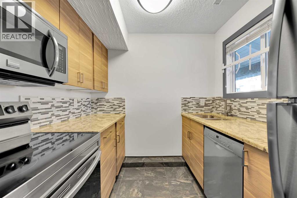 Row / Townhouse for Sale in 1612, 2520 Palliser Drive SW|Calgary, Alberta T2V4S9 2