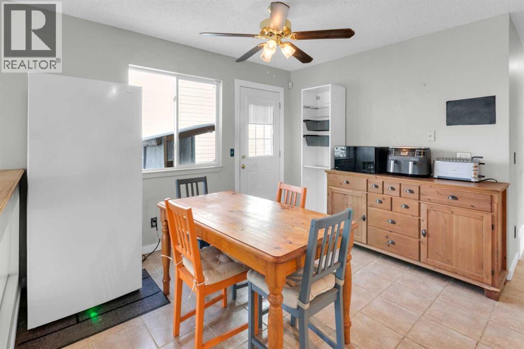 House for Sale in 8035 Laguna Way NE|Calgary, Alberta T1Y7A3 5