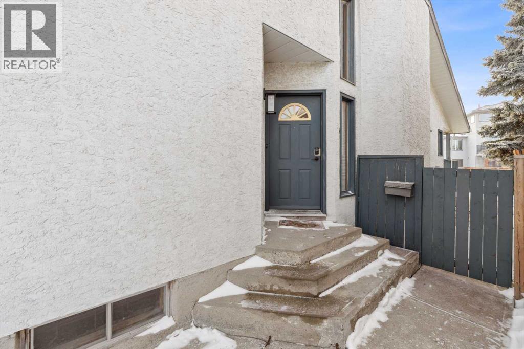 House for Sale in 124 Edgebrook Road NW|Calgary, Alberta T3A4N3 2